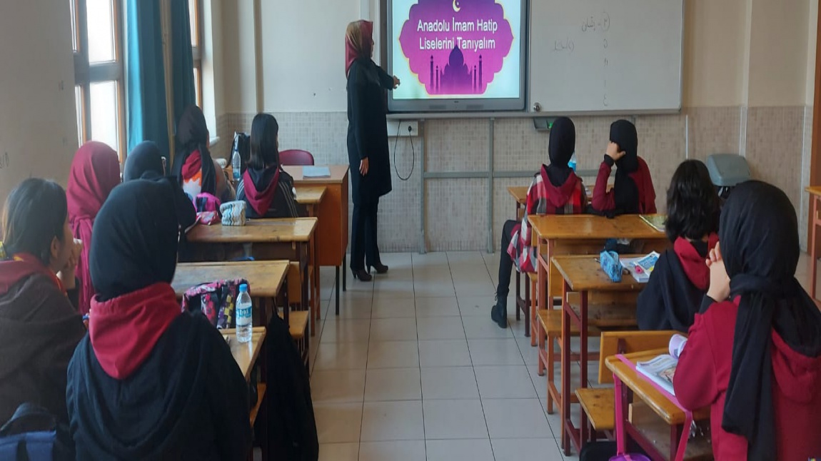 LGS Hazırlık Sürecindeki 8. Sınıflarımıza Anadolu İmam Hatip Liseleri Tanıtımı